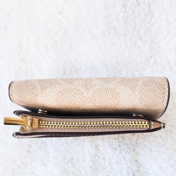 Coach CZ446 Card Holder Wallet In Blocked Signature Canvas In Sand/Tan - Picture 6 of 6